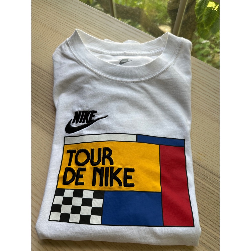 Nike Mens Tour De Nike Graphic T-Shirt White Short Sleeve Crewneck Cotton XL